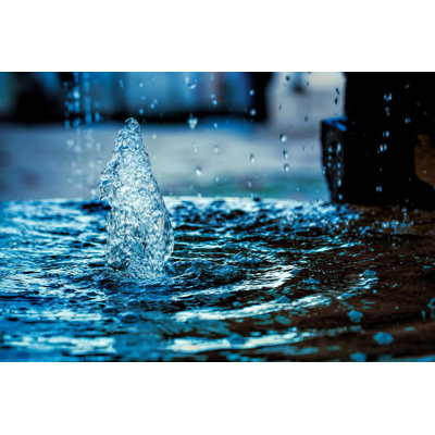 «Splashing Water» par Dimitrovop photography - reproduction d'art sur toile tendue
