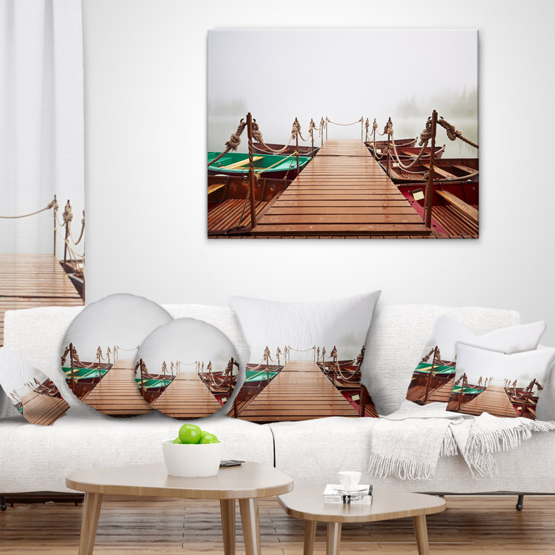 Bateaux dans un brouillard mystérieux - Coussin imprimé bateaux, 16 po x 1 po, Coussin décoratif