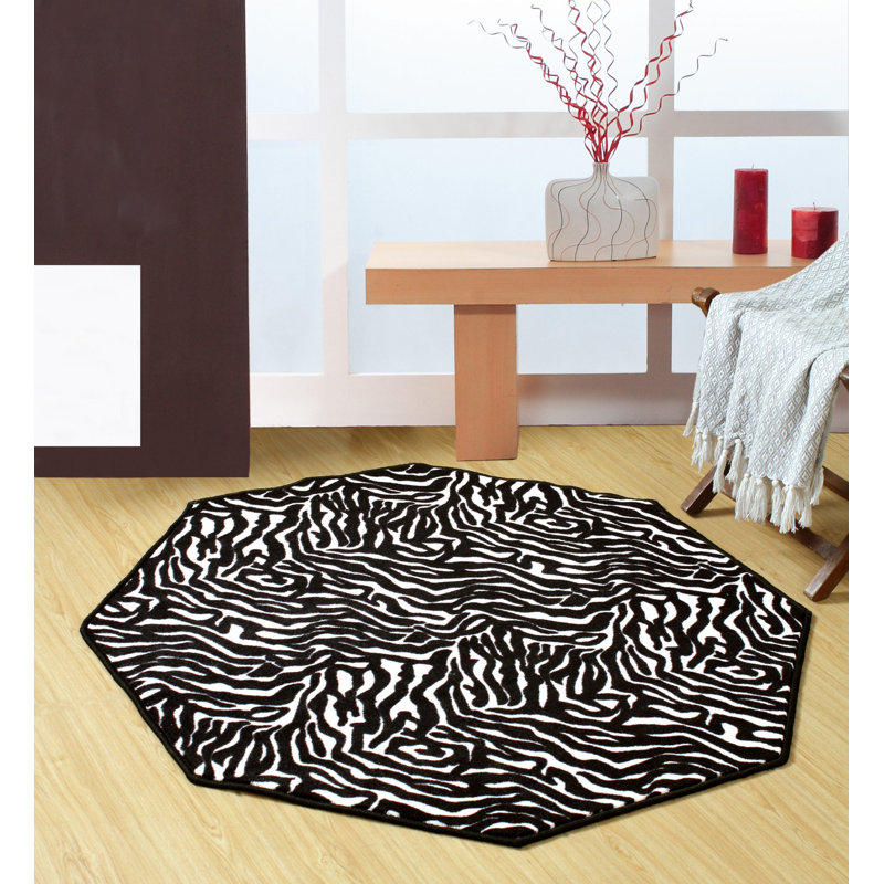 Animal Print Black Indoor / Outdoor Area Rug, Octagon 2'