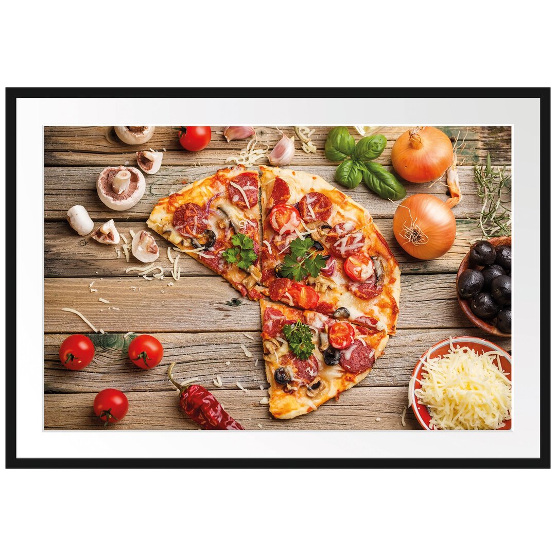 Gerahmtes Poster Pizza Italia auf Holztisch