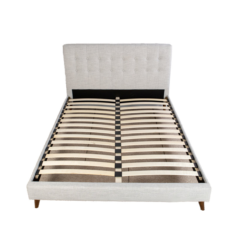 Très grand lit tapissier très grand avec 2 tables de chevet dans un abat-jour en pierre, 100% avec panneaux et portes à finition noyer, tables de chevet de taille beige, style de couleur, poignées de tablettes,