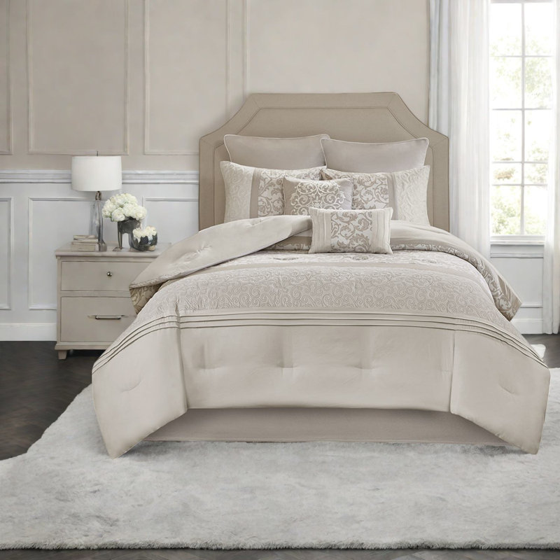 Ensemble de literie 8 pièces élégant en polyester doux de style neutre pour les chambres à coucher modernes