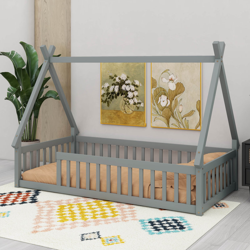 Lit simple en bois en forme de tente avec garde-corps, gris