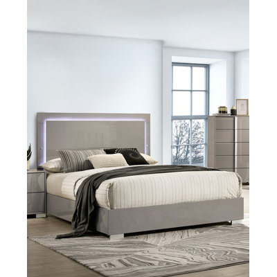 Grand lit moderne Ayden avec tête de lit à DEL élégante pour un confort ultime
