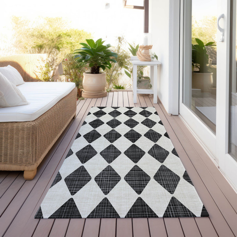 Loreen Washable Geometric Indoor / Outdoor Rug, Runner 2'3" x 7'6"