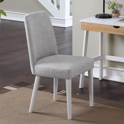Chaise avec pieds blancs et tissu gris
