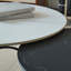 Tables basses rondes imbriquées - Plateau en faux marbre blanc et noir avec structure en métal noir robuste, ensemble de tables basses de salon peu encombrantes pour le côté canapé, appartement et décoration intérieure