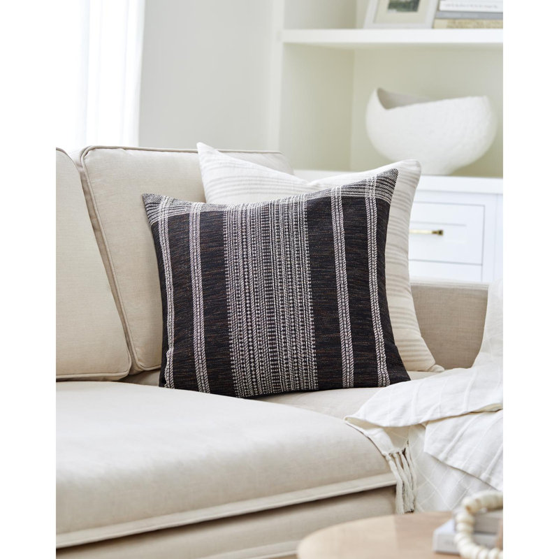 Coussin Becki Owens x Livabliss Myrna, Mélange de duvet, H 18 po x l 18 po