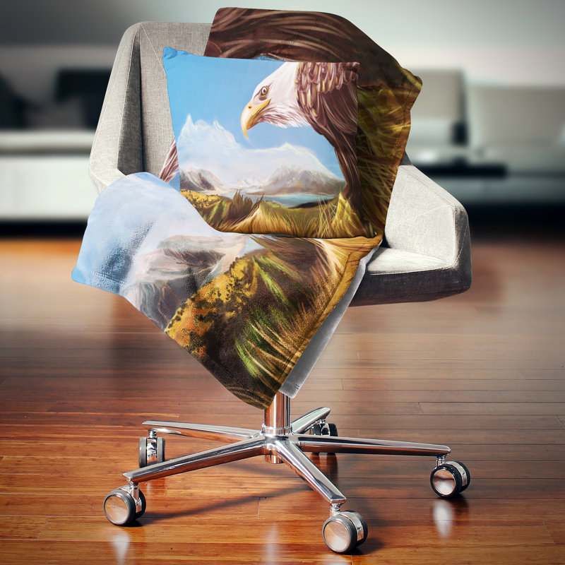 Aigle volant dans le ciel - Coussin décoratif à imprimé animal