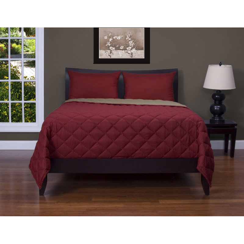 Medallion Polyester Quilt, Queen Quilt + 2 Standard Shams, Red / Brown