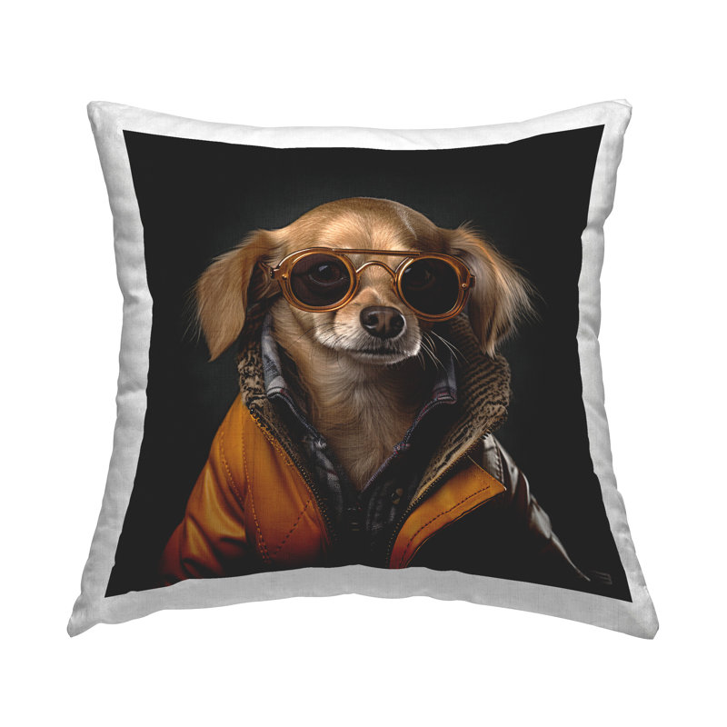 Élégant coussin décoratif imprimé sur fond noir par Roozbeh Bahramali