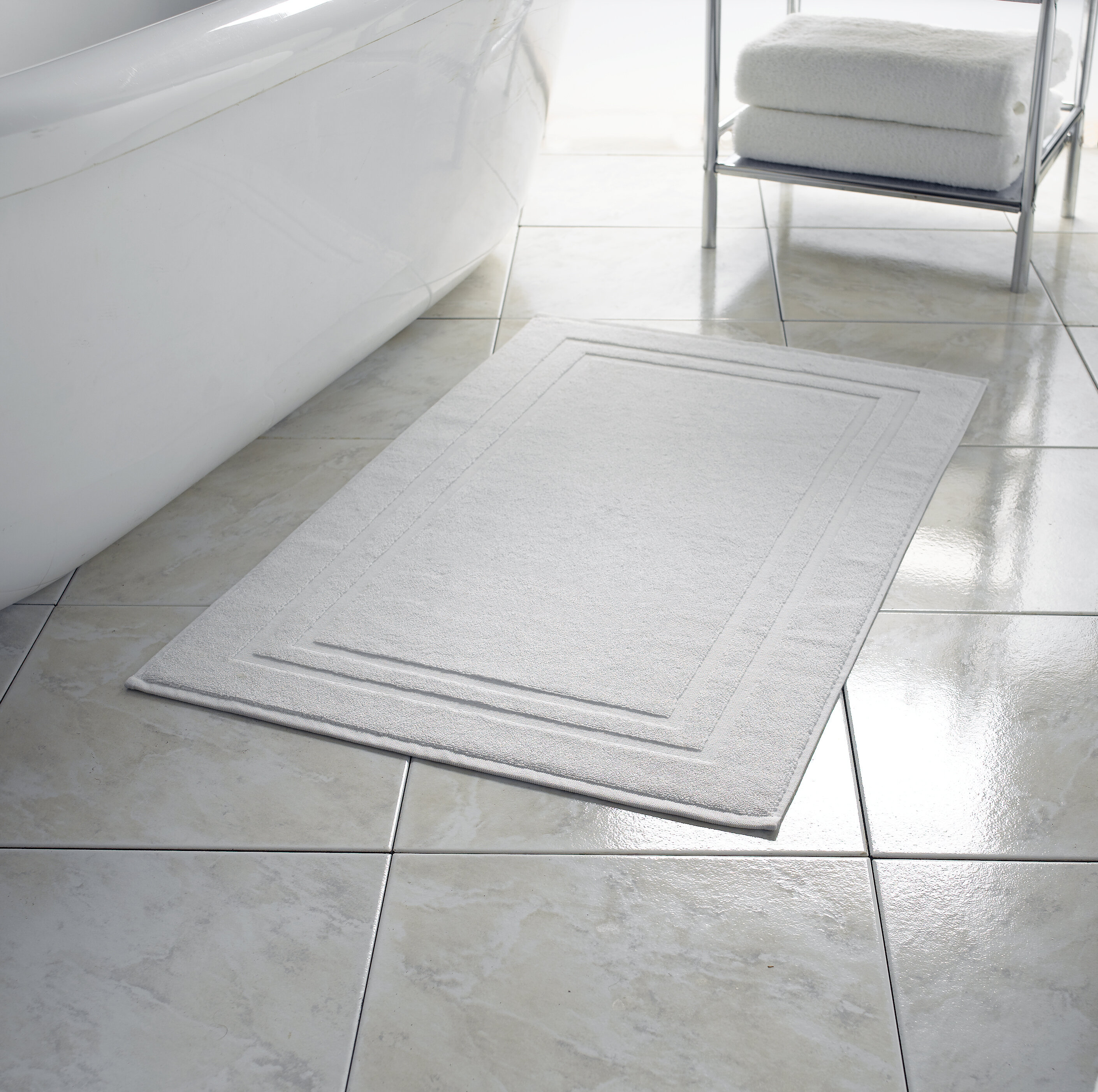 Total Fresh Antimicrobial Bath Towel White - Threshold™