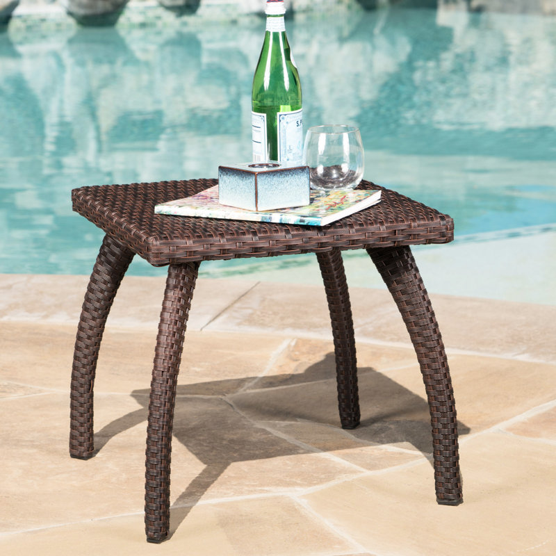 La table d'appoint de patio - brune, améliore l'ambiance extérieure et offre de l'espace supplémentaire