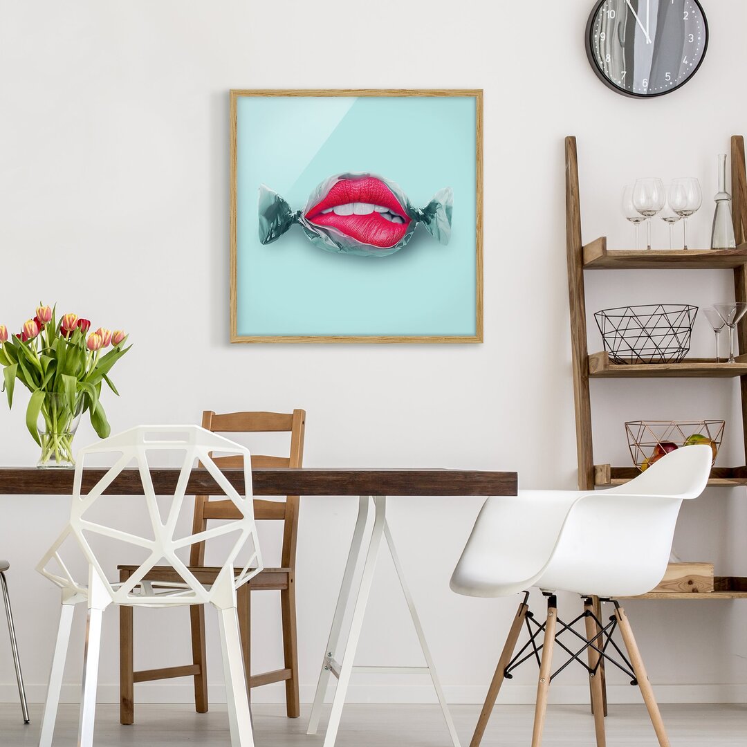 Gerahmter Grafikdruck Candy with Lips von Jonas Loose