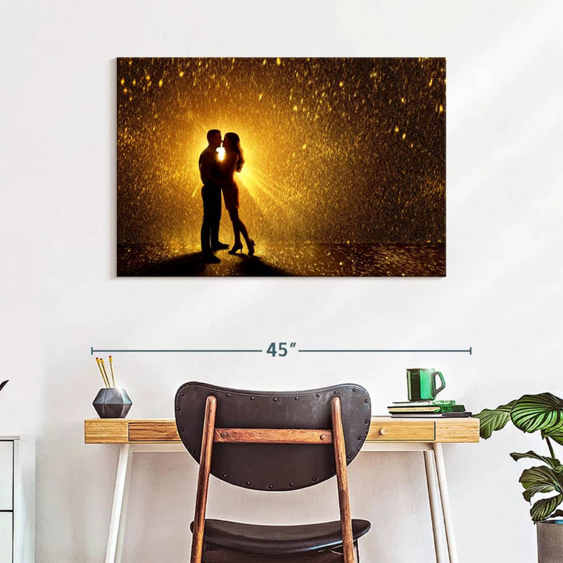 Couple de Hardie sous la pluie, H 26 po x l 39 po