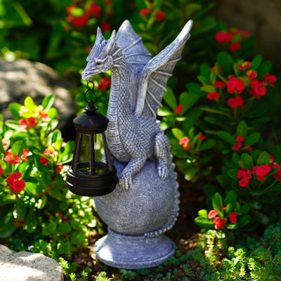 Statue de jardin en résine représentant un dragon solaire de 30 cm sur une boule, avec lanterne, pour la décoration extérieure de terrasse et de jardin.