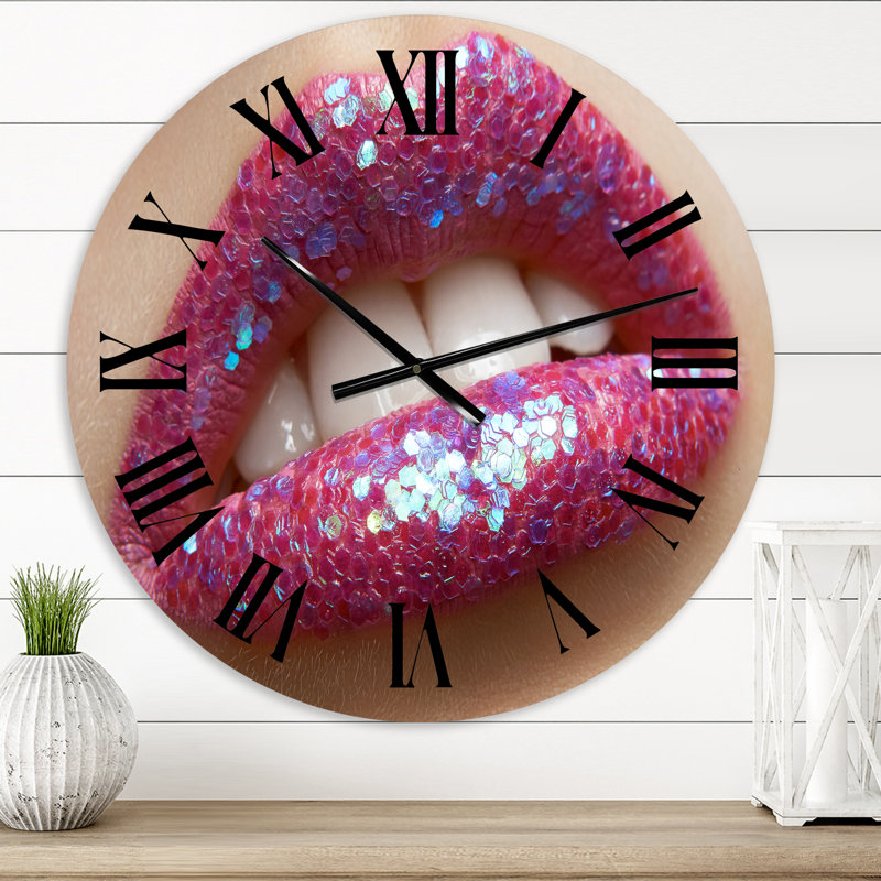 Femme, femme, lèvres, rose, rouge à lèvres et paillettes - horloge murale moderne, Surdimensionné