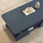 Table basse rectangulaire bleue avec coins arrondis, 6 espaces de rangement, facile à assembler, pour les tablettes ouvertes en bois d'ingénierie, rangement indépendant, bords, salle de réception