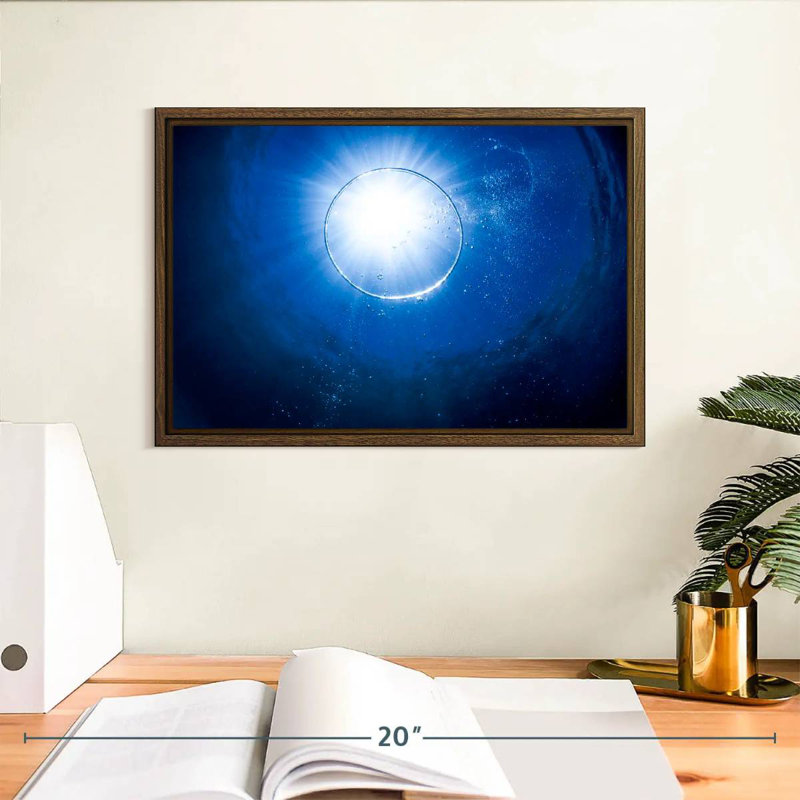Bulle sous l'eau, 13 po x 9 po, Cadre flottant noyer