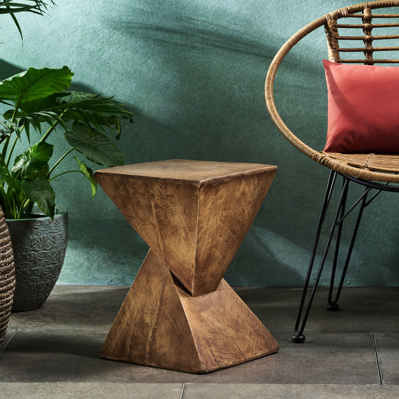 Table d'appoint en béton légère avec charme rustique peinte à la main pour salle de musique