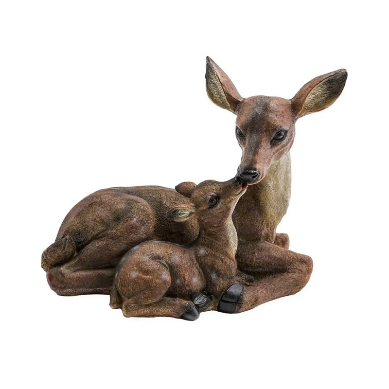 Statue de mère mère cerf et fauve