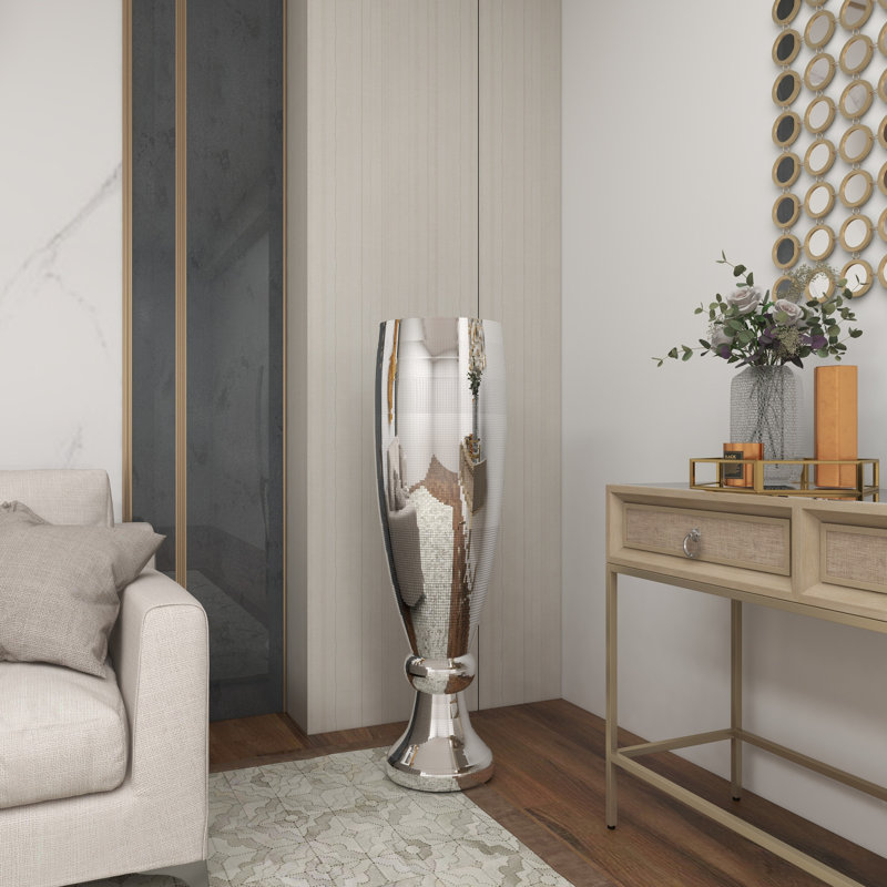 Grand vase en forme de flûte à champagne Antigo, H 48 po x l 12 po x P 12 po