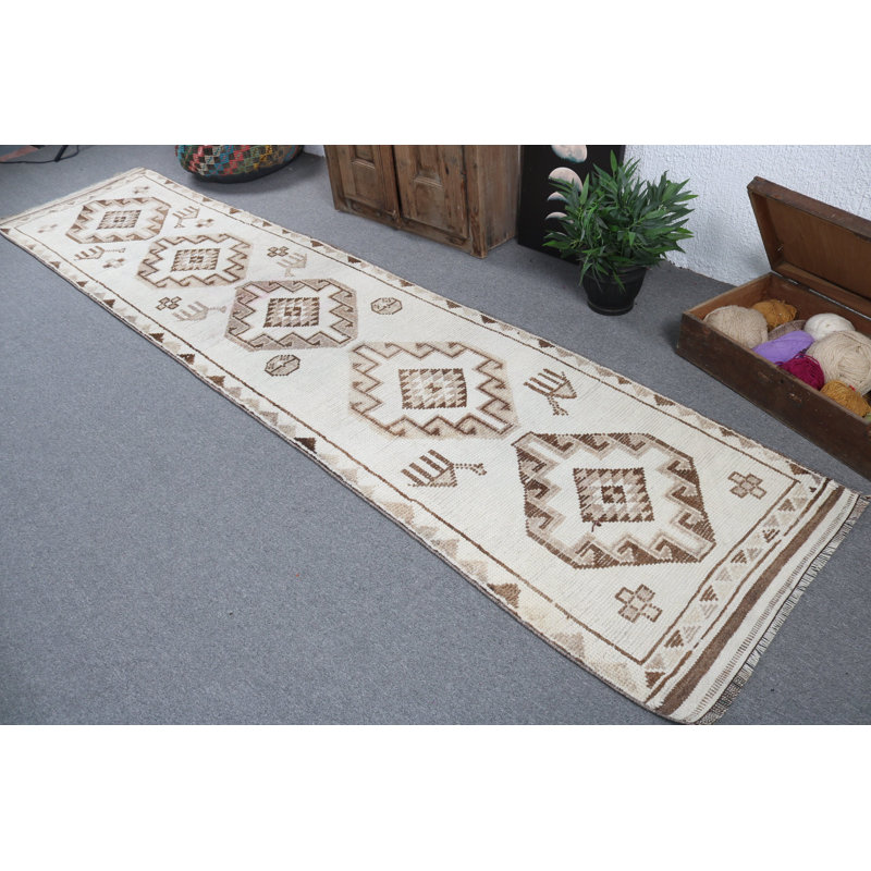 Tapis turc rétro tissé à la main en crème et en brun avec des motifs traditionnels anatoliens