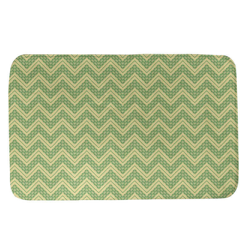 Tapis pour salle de bain à motif à chevrons à la main Stephenie, l 21 po x L 34 po, Jaune / vert