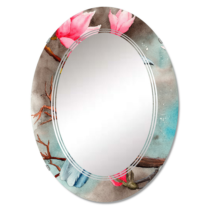 Un corbeau sur les branches de magnolia avec des fleurs - miroir mural traditionnel ovale, 30 po x 20 po
