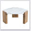 Table basse hexagonale moderne de 31 pouces avec surface en marbre durable et base triangulaire stable, parfaite pour les espaces de vie contemporains.