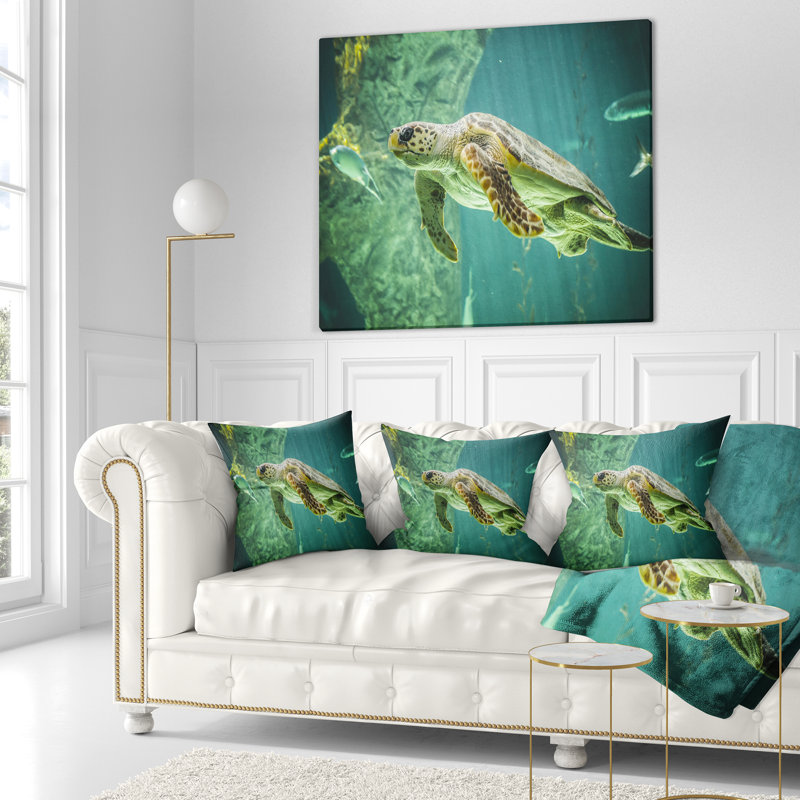 Grande tortue nageant - Coussin imprimé animal, 18 po x 18 po, Oreiller européen