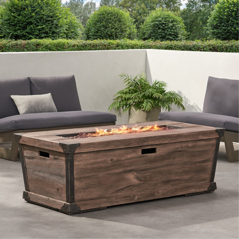 Table de foyer d'extérieur en béton pour terrasse, foyer rectangulaire à combustion au gaz de 56 pouces - 50 000 BTU, table de foyer à motif de bois, brun (couvercle de réservoir non inclus)