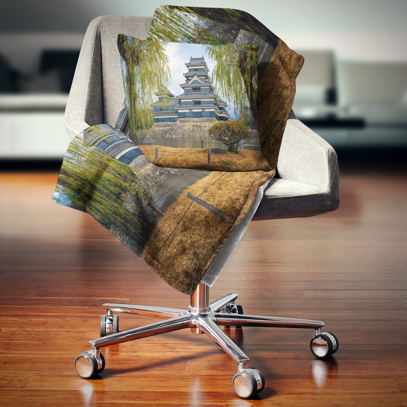 Coussin Schafer Matsumoto Castle, 16 po x 16 po, Coussin décoratif