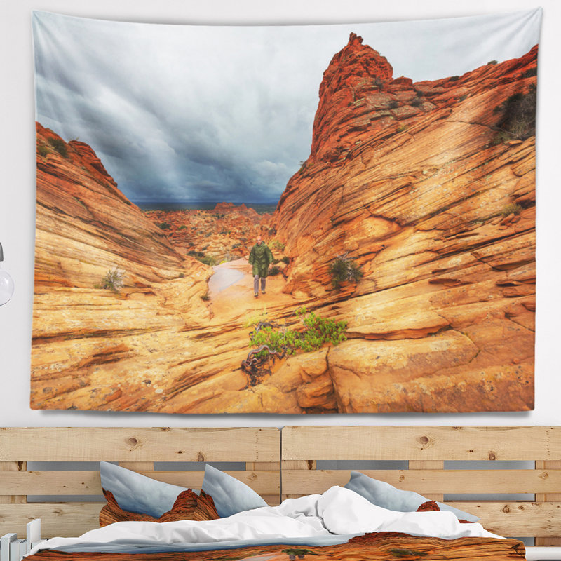 Paysage, tapisserie, vermillon, falaises sauvages, H 32 po x l 39 po