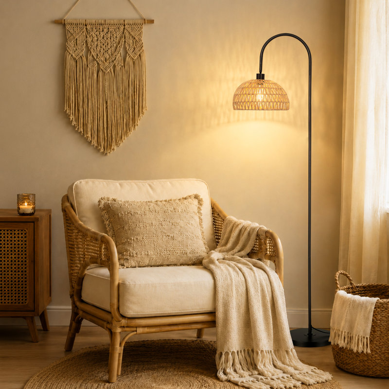 Lampe sur pied en rotin arqué 62 po Aarzo, Noir mat