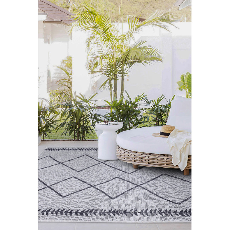 Marquas Geometric Indoor Rug, Rectangle 2'8" x 5'