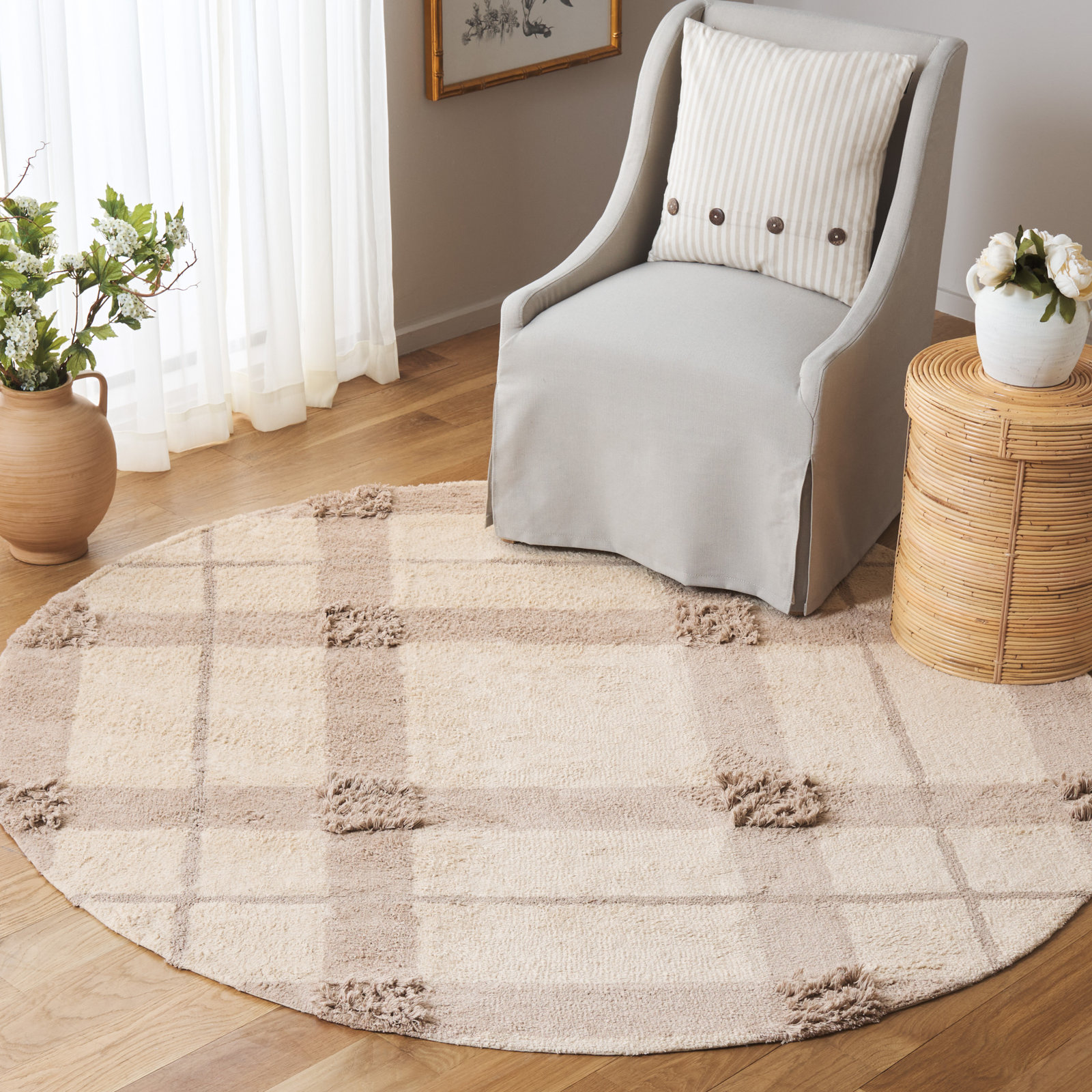 Auguste Beige Washable Hand-Woven Plaid Rug, Round 6'