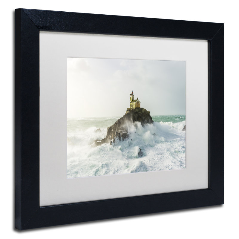 Hockman «Haunted Lighthouse in the Storm», reproduction de photo encadrée, Blanc, H 11 po x l 14 po x P 0,5 po