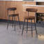 Ensemble de tabourets de bar en tissu brun brun avec dossier ergonomique et pieds en métal noir