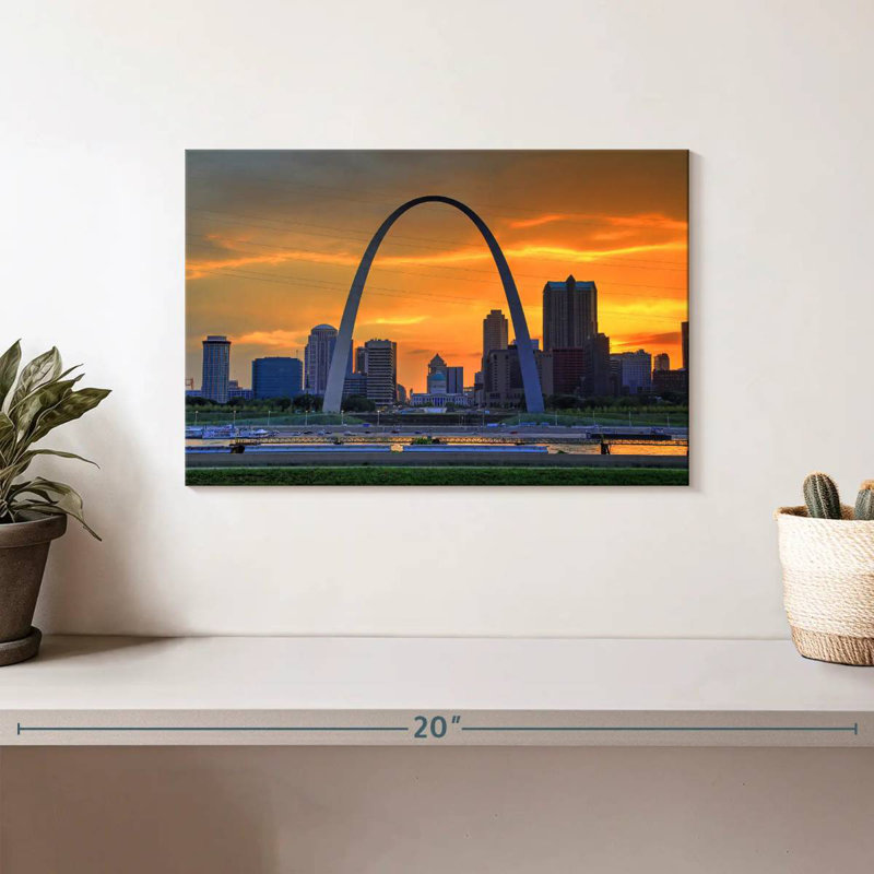 Nicci Gateway Arch Sunset Scene, 8" H x 12" W