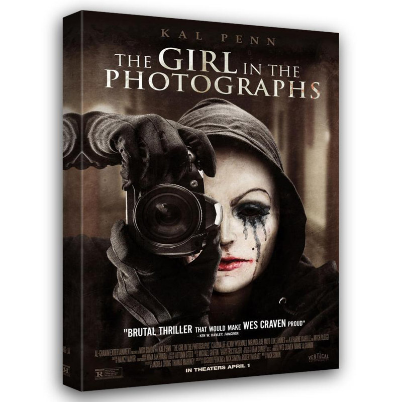 La fille sur les photographies, H 24 po x l 16 po