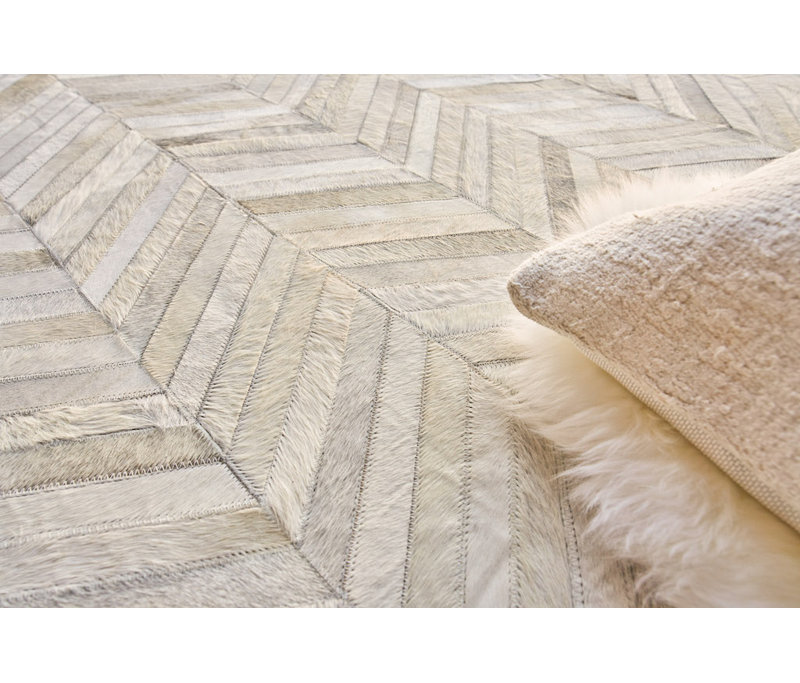 Natural Hide Cowhide Chevron Area Rug in Silver, Rectangle 9'6" x 13'6"