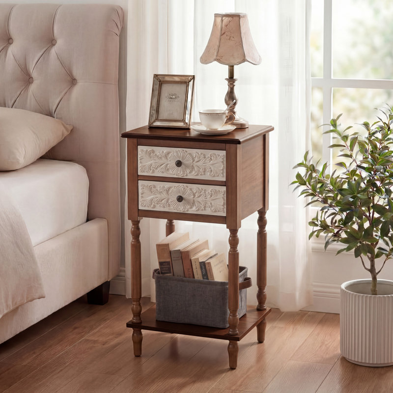 Table de chevet brune sculptée de 45,7 cm (18 po) de largeur, avec 2 tiroirs et une tablette ouverte, Brun, 1