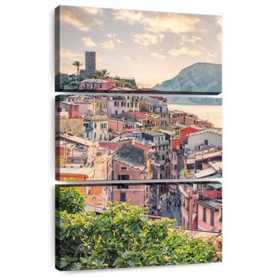Masam Vernazza Village In Cinque Terre Park III