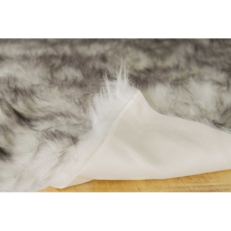 Tapis gris en fausse peau de mouton Asmat, 2 pi x 3 pi