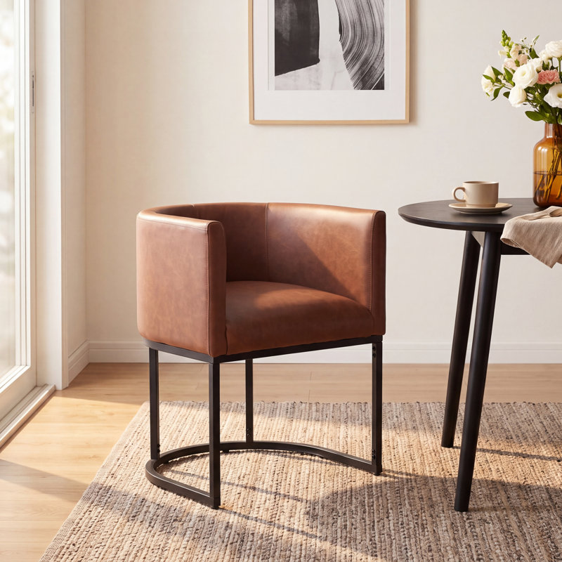 Chaise rembourrée en similicuir avec accoudoirs, Brun, Noir