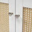 Meuble-lavabo double avec lavabos SMC, plateaux basculants et portes en rotin
