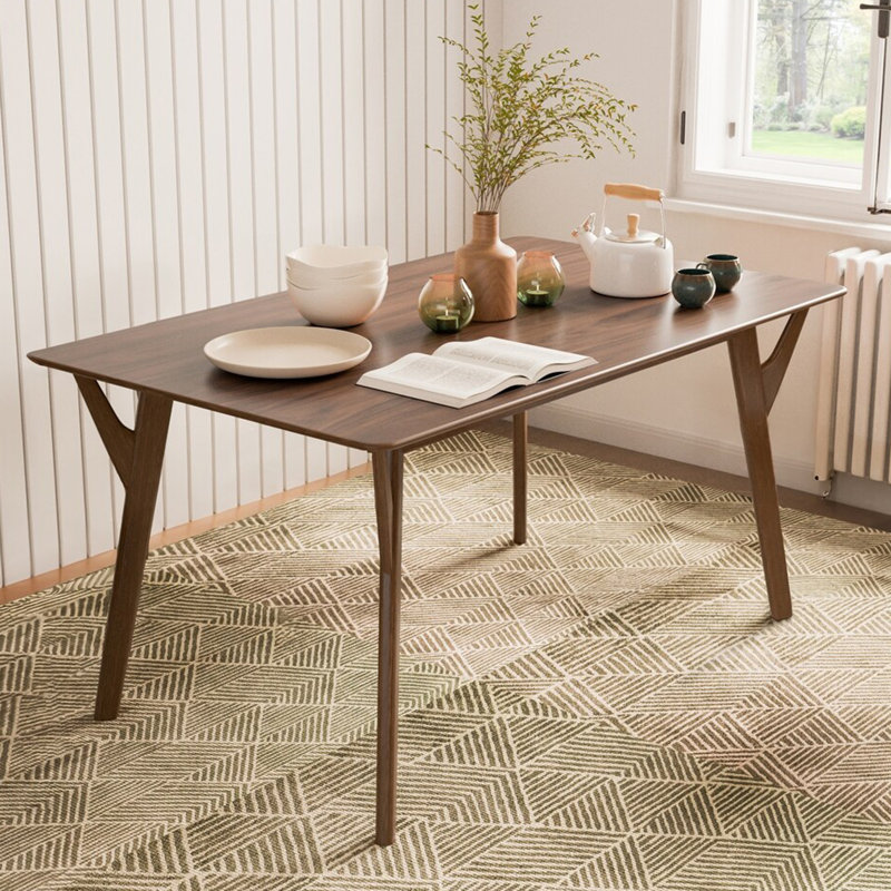 Table de salle à manger rectangulaire en bois avec pieds inclinés en noyer