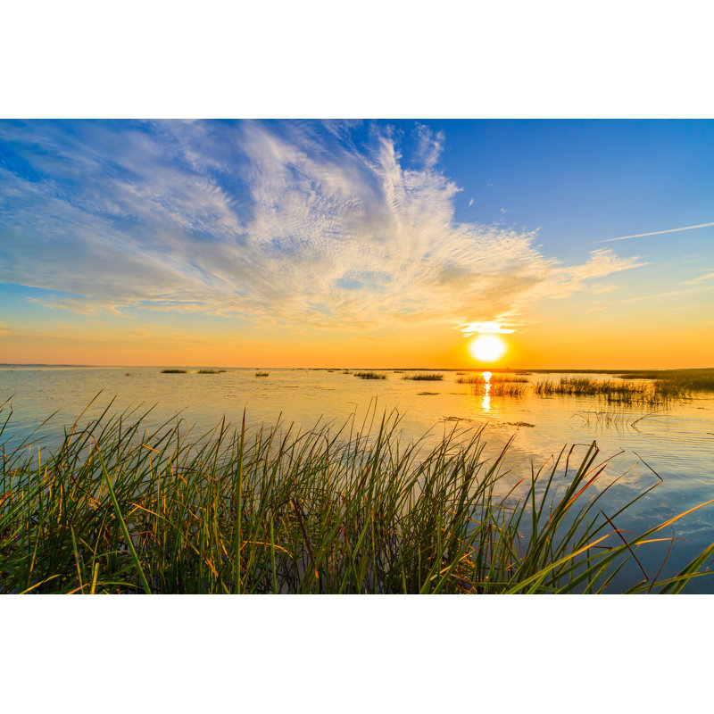 Lever de soleil sur le canal de Sulina - Photographie sur toile tendue, L 30 po x H 20 po