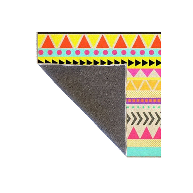 Tapis jaune lavable à motif géométrique triangulaire, Sous-tapis carré 3 pi 3 po inclus